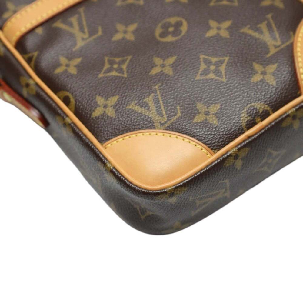 LOUIS VUITTON Brown Monogram Canvas Shoulder Bag - Picture 6 of 16